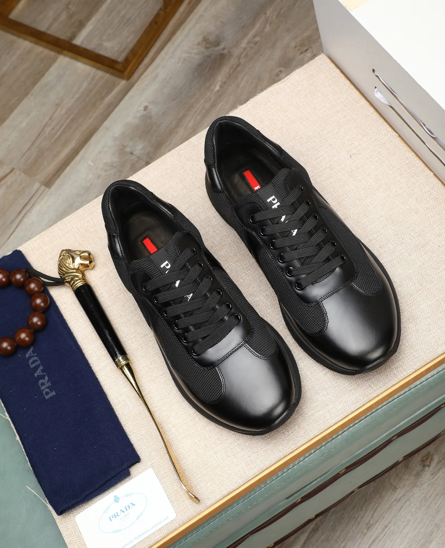 Men's shoes 💰600 Top quality New hot models on the official website, timeless for a century, 🆘 Trendy brand (Prada) mainly promotes hot models, avant-garde and versatile fashion men's shoes private version molding, cowhide surface splicing 1:1 oil edge treatment... fashionable and simple, original imported cowhide lining cowhide feet; the atmosphere and personality are more fashionable, eye-catching and pursuing class, it will subvert the old idea and be a must-have for fashion trendsetters with you! Must keep it for yourself! High-end comfort, high-end quality workmanship. Size: 38-44 Various colors available. full package